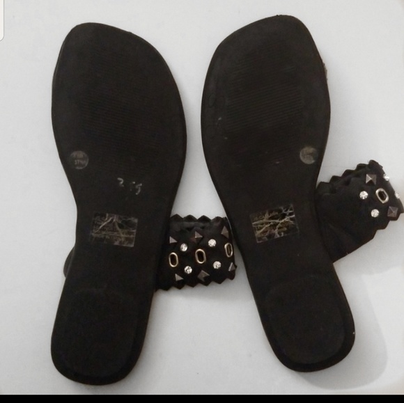 Jessica Simpson flat bejewled/sequin scandal - Picture 2 of 3